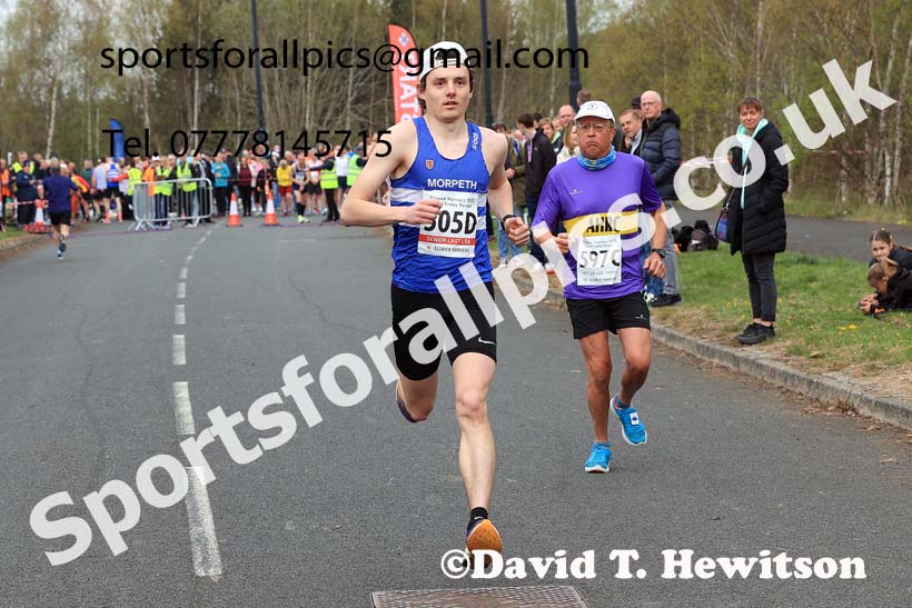 Senior mens relay, 2025 Elswick Harriers Good Friday Road Relays, Newburn, Newcastle upon Tyne. Photo: David T. Hewitson/Sports for All Pics